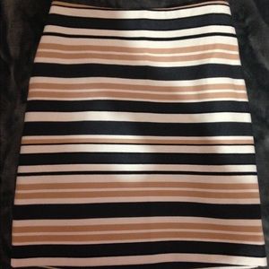 BNWOT Ann Taylor Skirt. 2P